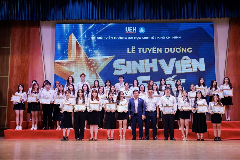 ẢNH GALA 75 NĂM
